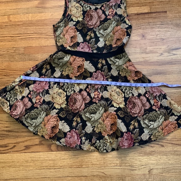 Autumn inspired tapestry dress - Picture 8 of 8